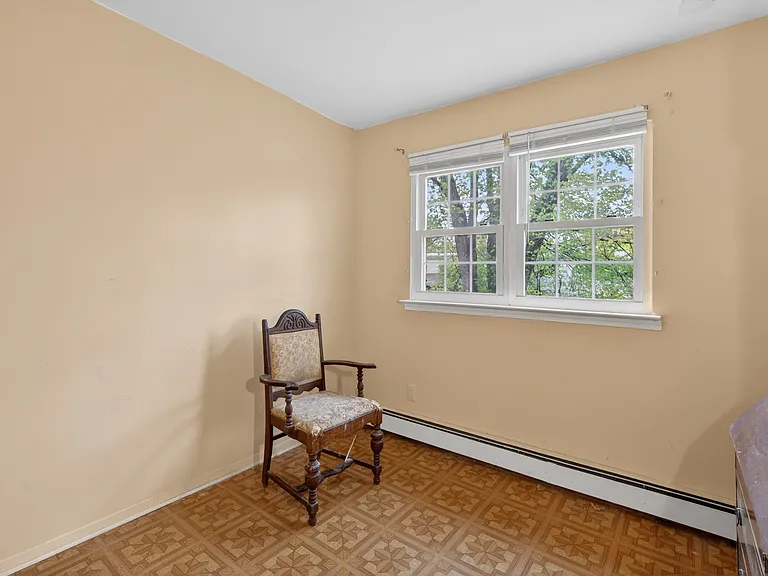 54 Whitman Ct — Photo 14