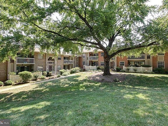 2nd image of 1944 Kennedy Dr APT T3