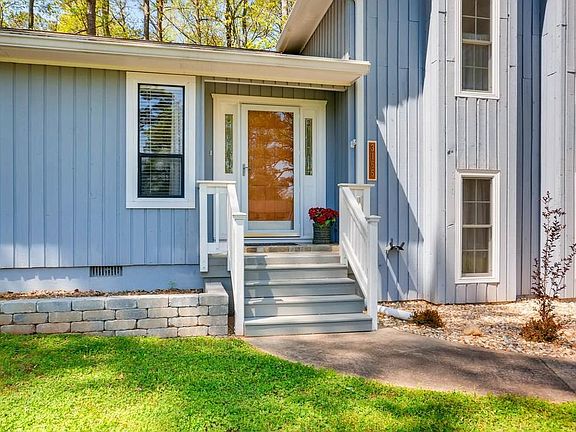 3rd image of 3165 Oak Dr