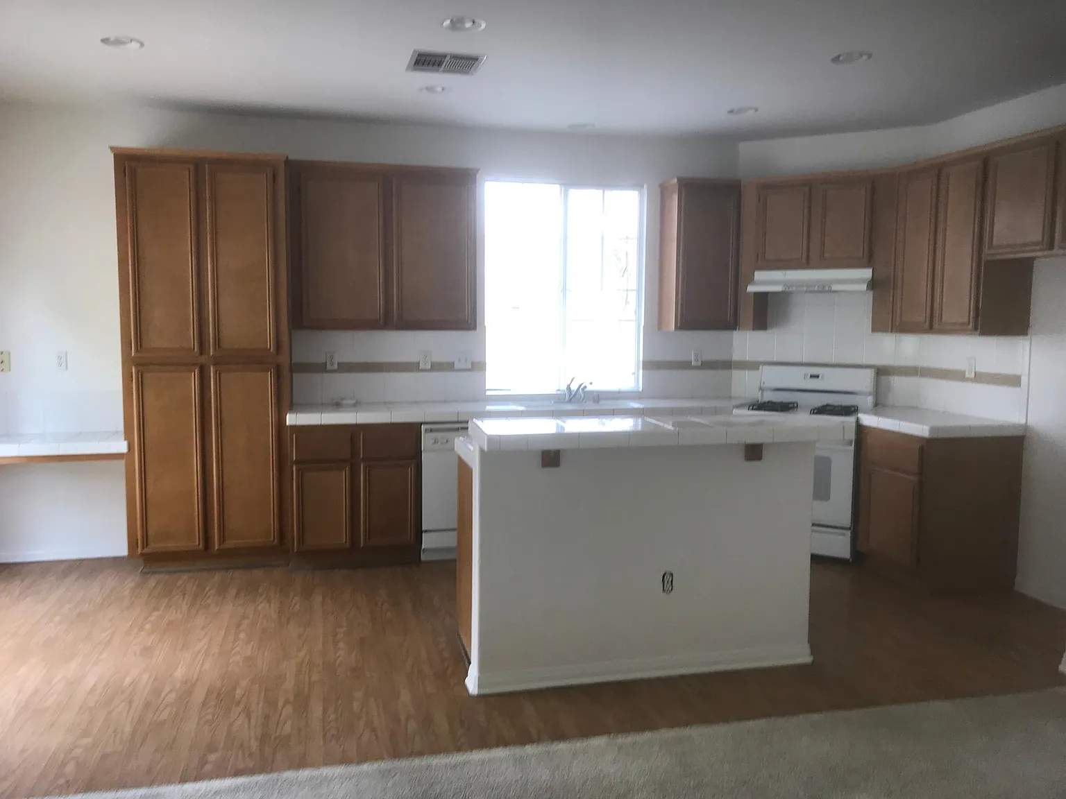 2427 Kellogg Ct — Photo 3