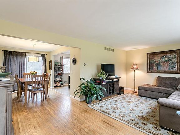3rd image of 5 Brentwood Ln