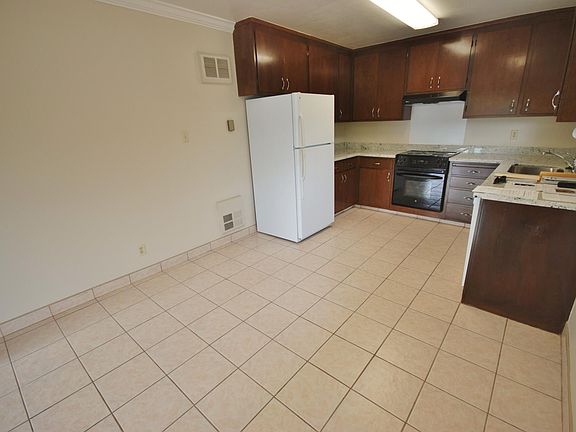 4th image of 225 Grand Blvd APT 2