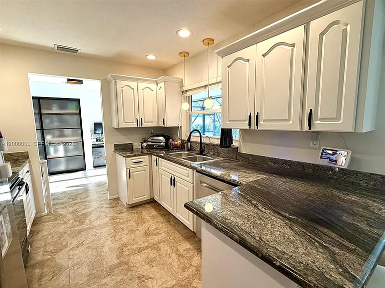 5704 SW 116th Ave — Photo 9