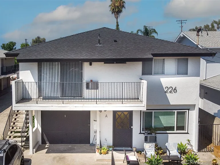 226 N Citrus Ave #A — Photo 2