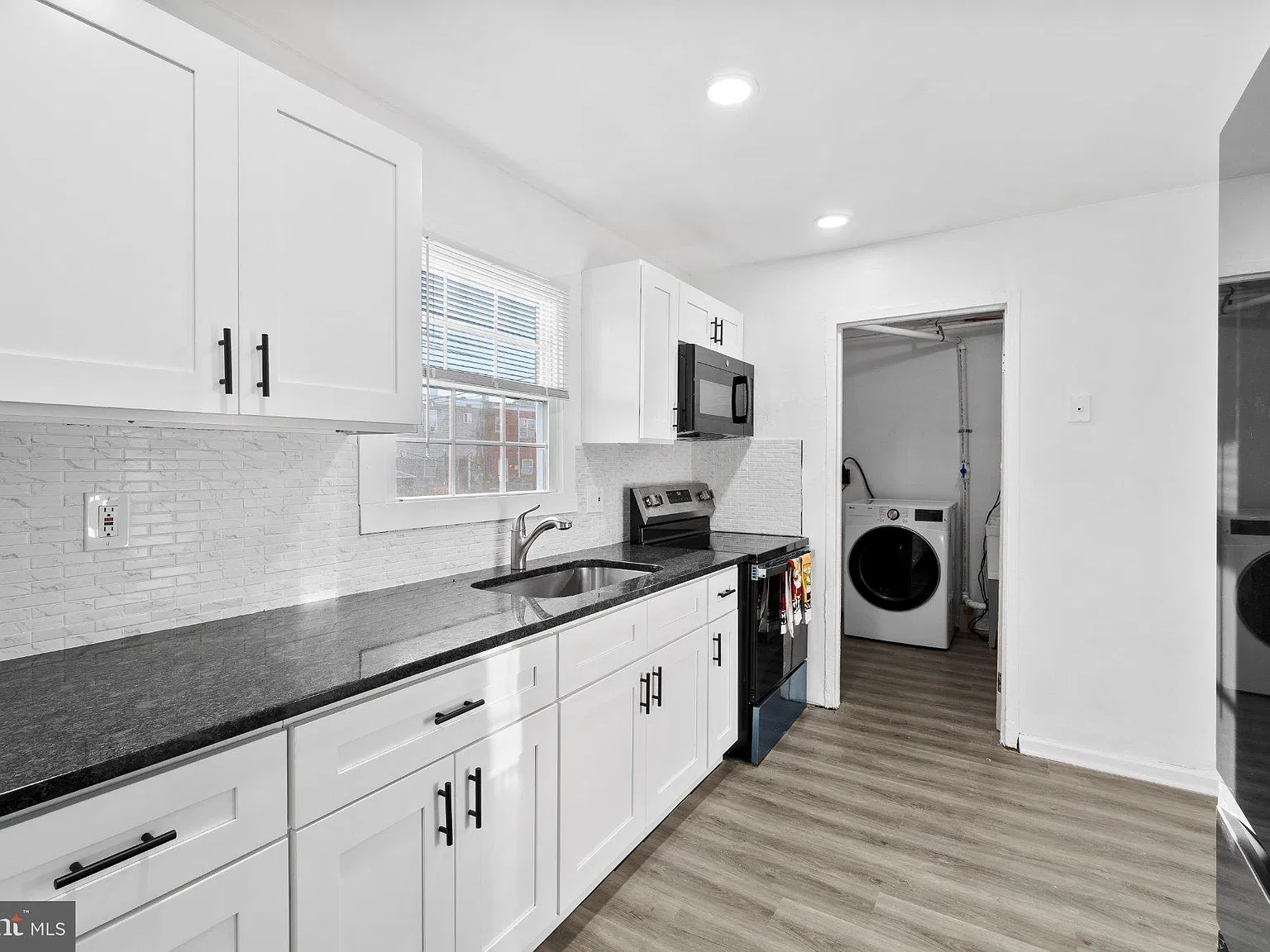 3 bed, 1.0 bath, 1200 sqft, $1,975 — Photo 4
