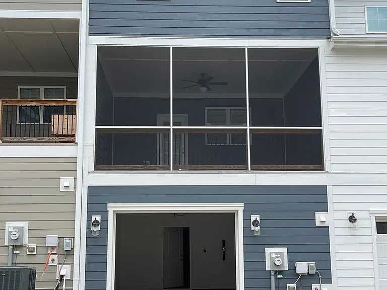 1010 Gateway Commons Cir — Photo 3