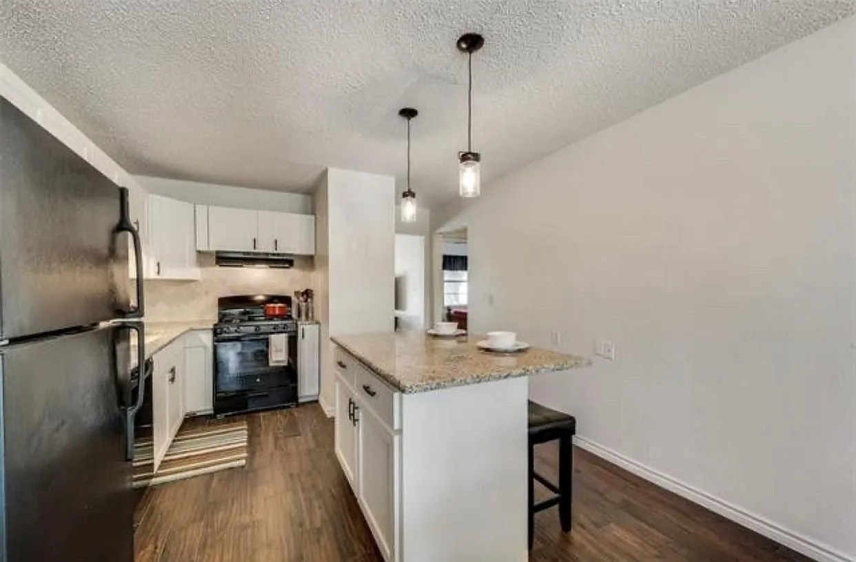 2 bed, 1032 sqft, $1,790 — Photo 4