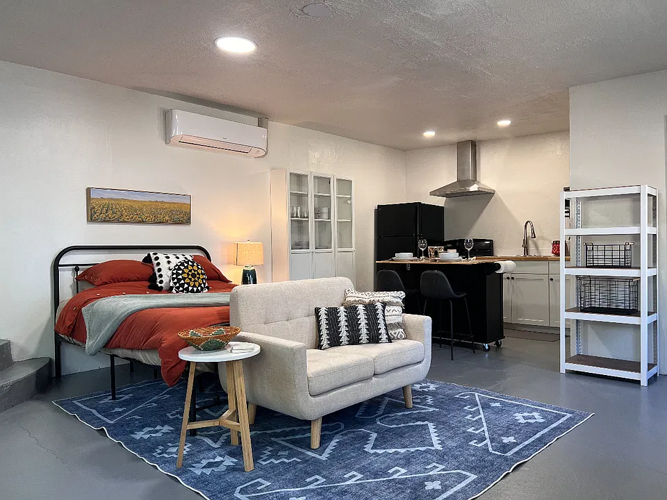 219 Stover Ave SW - Studio