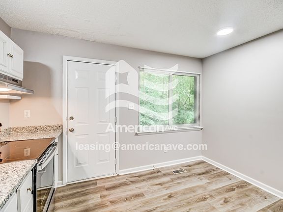 1766432_005_dining_room_12821781.jpg