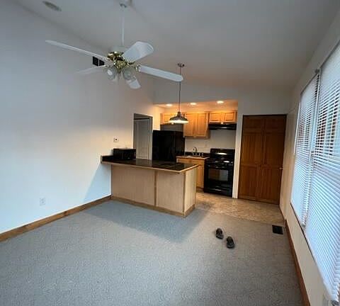 4th image of 981 Highland St
