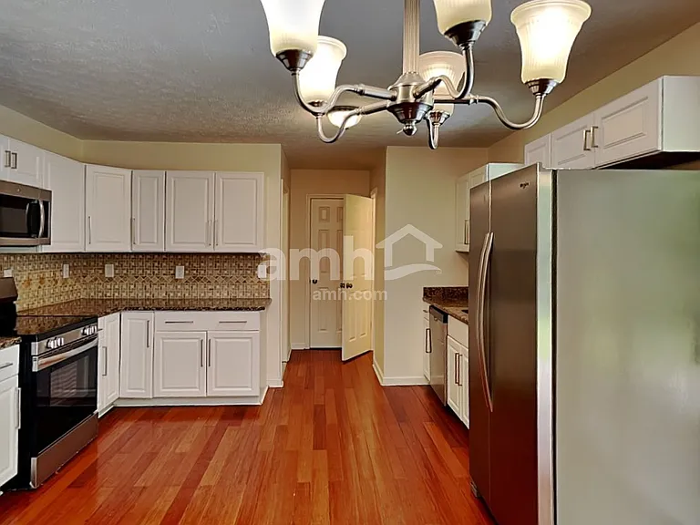 640 Norfolk Sq S — Photo 3