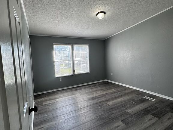 3rd image of 150 Oak St