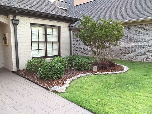 3rd image of 706 Cambridge Ln