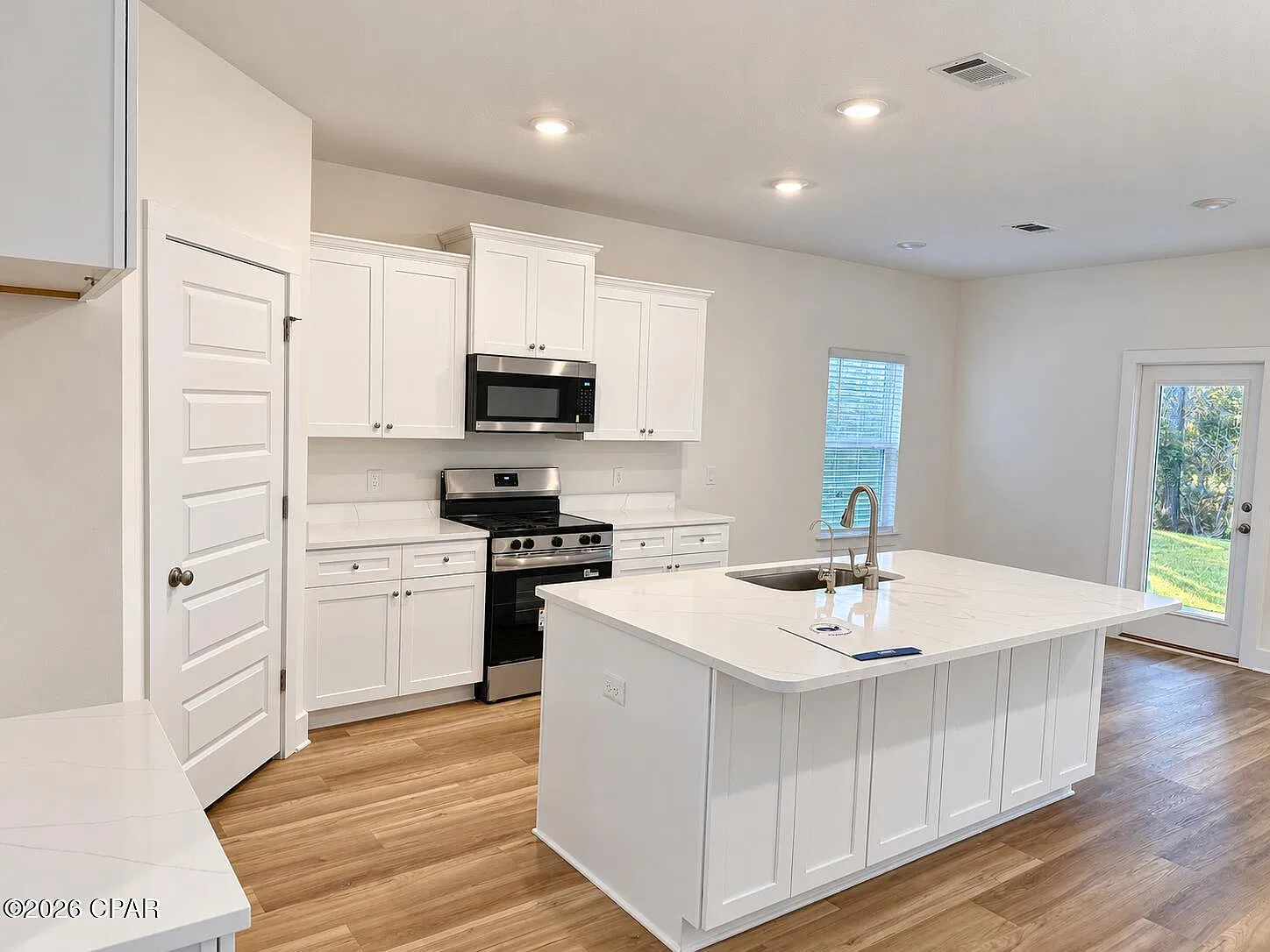 5 bed, 2550 sqft, $3,000 — Photo 3