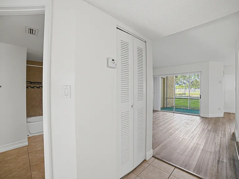 1041 Coral Club Dr #1041 — Photo 4