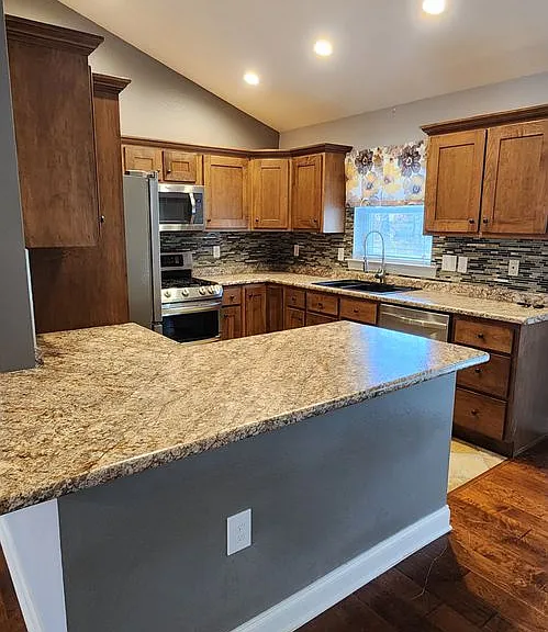 114 Camelot Ln — Photo 4