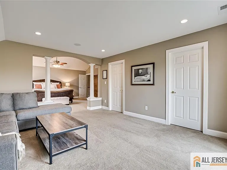 5 Erin Ct S — Photo 15