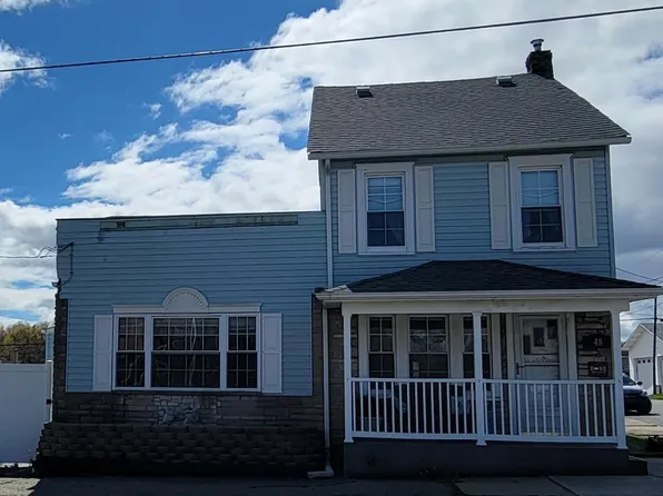 48 4th St, Kelayres, PA 18231