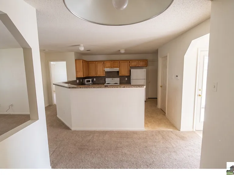 4607 Lloyd Dr — Photo 6