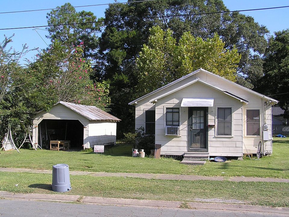 940 W. Park (large lot)