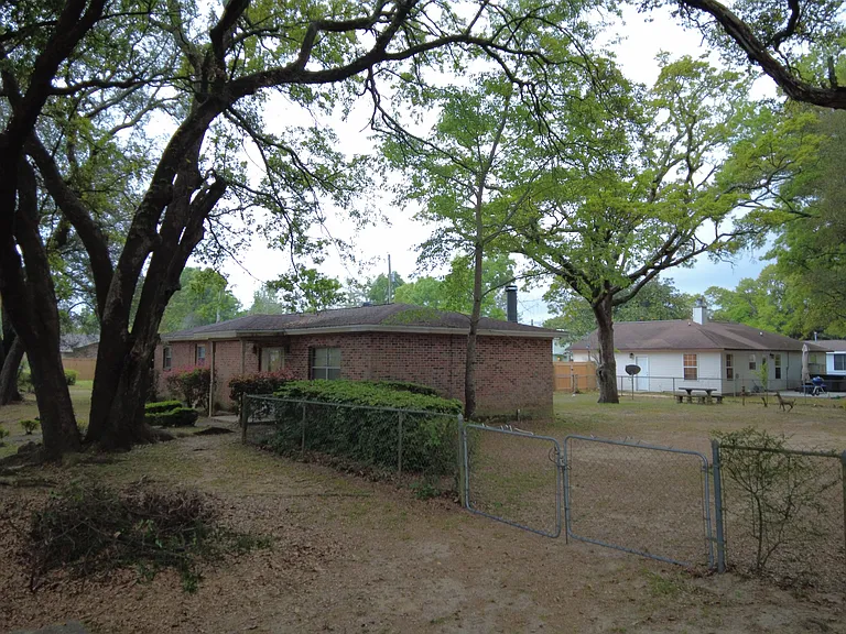 1230 E Leonard St — Photo 6