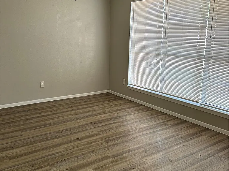 16322 Maplemont Dr — Photo 12