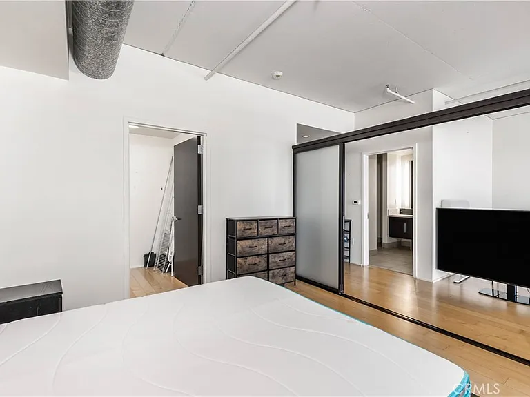 1100 Hope #810 — Photo 18