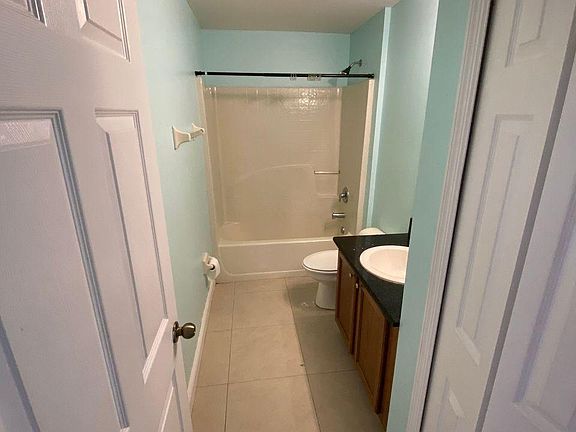 2nd image of 819 NE 7th Ave