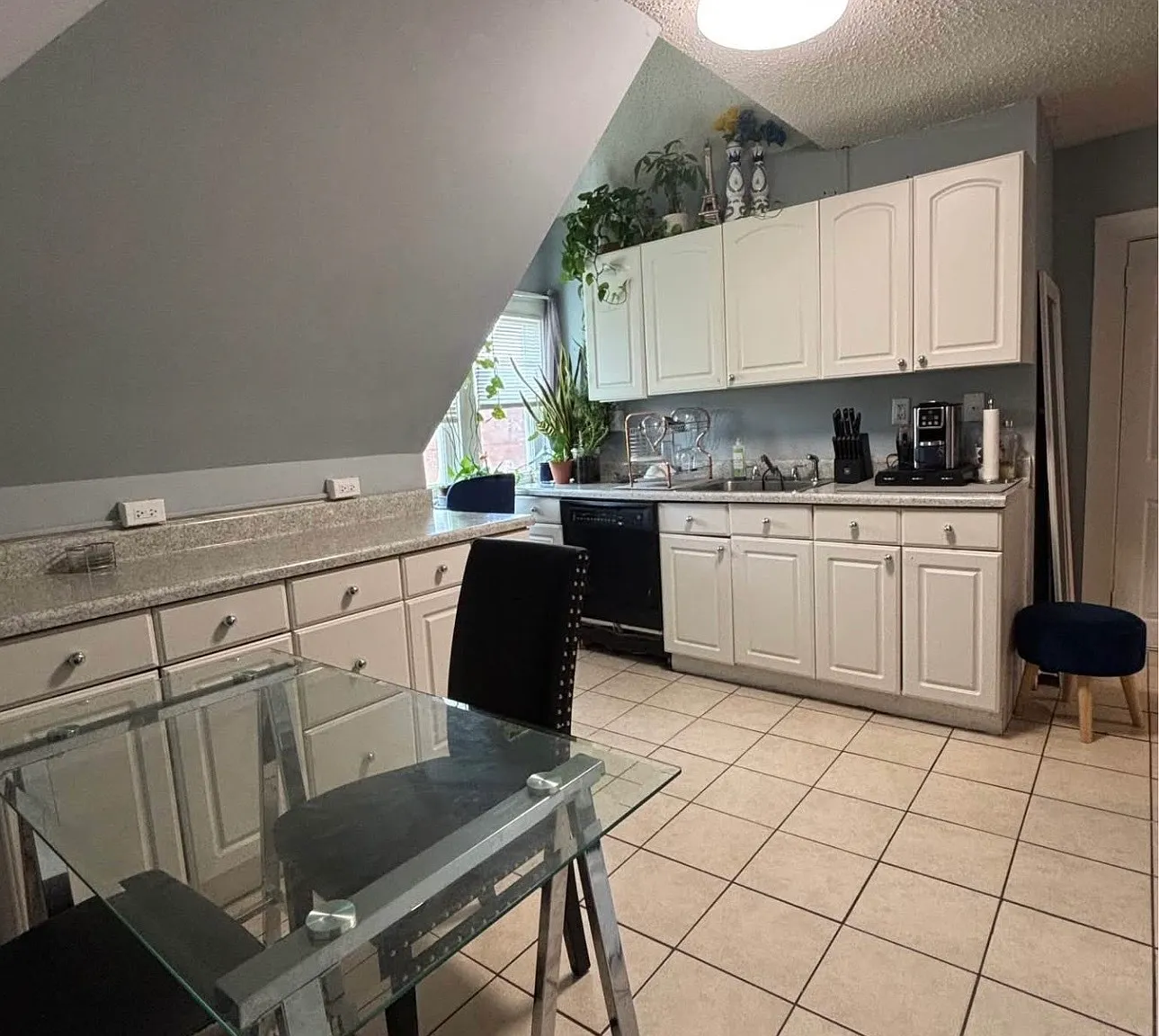 2 bed, 1.0 bath, 900 sqft, $1,650 — Photo 2