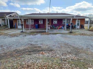 448 East Dr, Flora, IL 62839