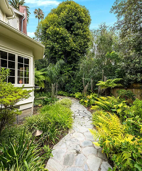 809 N Bedford Dr — Photo 42