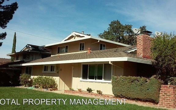 2nd image of 915 Castlewood Dr APT 1