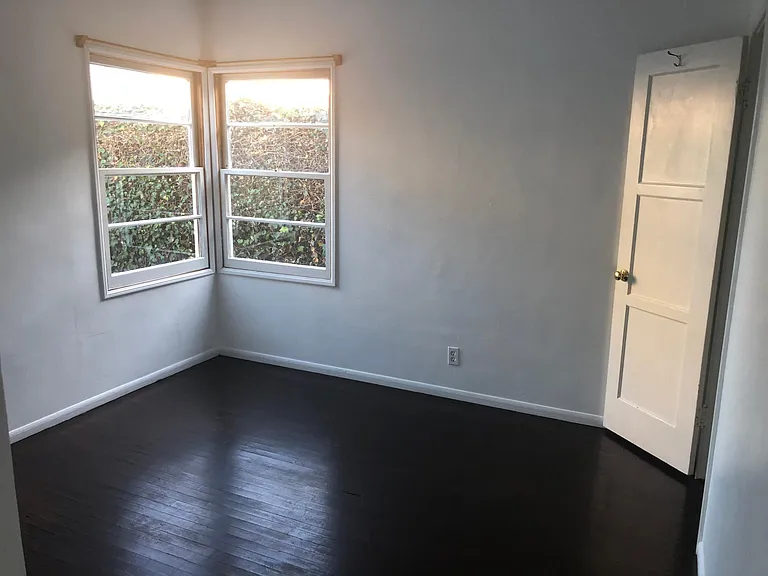 674 E Flower Ave — Photo 13