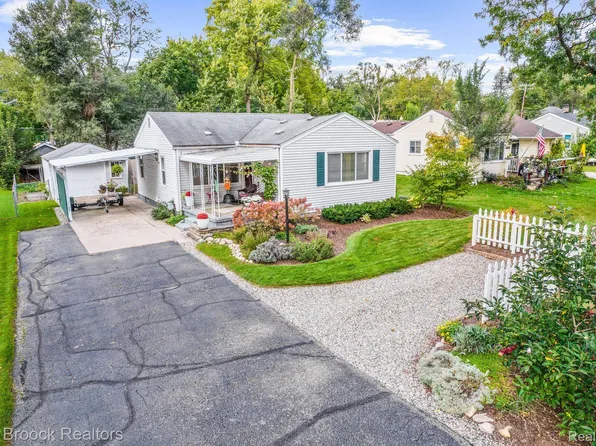 1644 Marylestone Dr, West Bloomfield, MI 48324