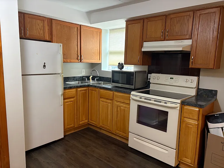 677 S Lyman Ave — Photo 5