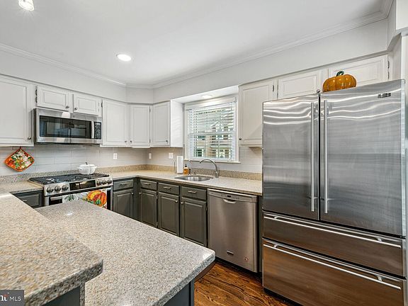 5th image of 3008 Federal Hill Dr
