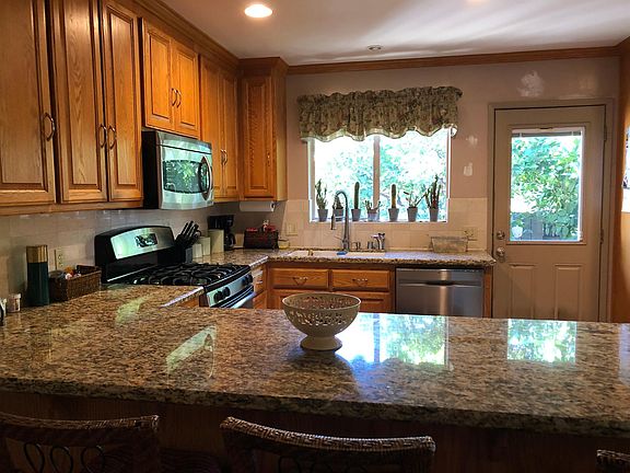 3rd image of 203 S Burnaby Dr