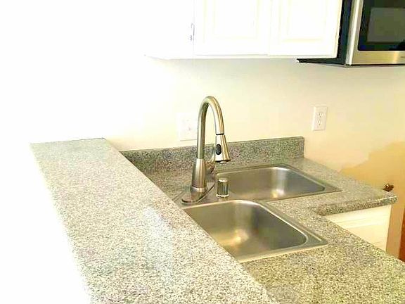5th image of 7665 Fountain Ave APT 04