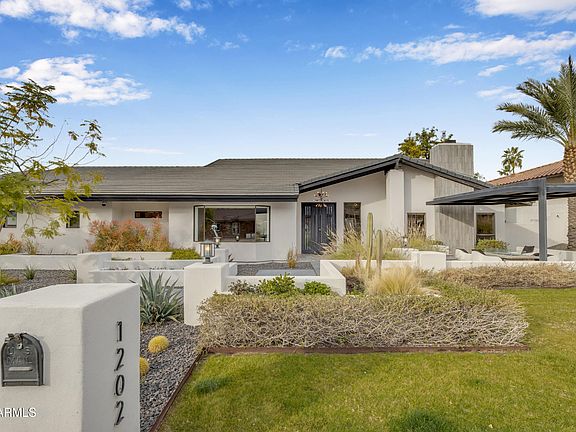 3rd image of 1202 W DAHLIA Drive