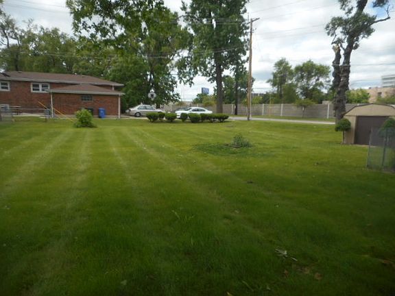 3rd image of 1665 Farwell Ave