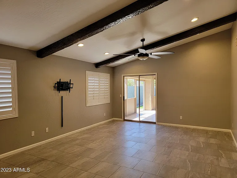758 W Oxford Ln — Photo 7