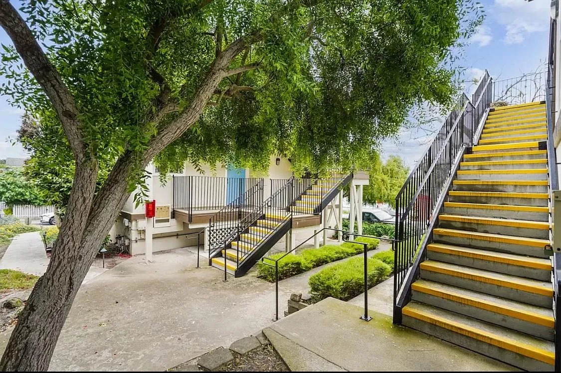 643 Laurel Ave — Photo 2