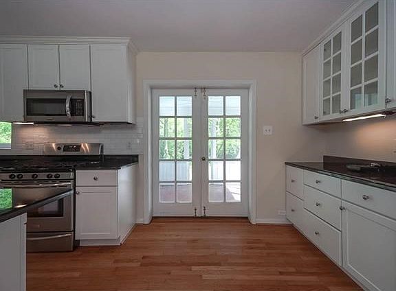 5th image of 10 Cambridge Ct