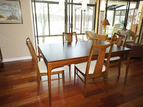 3rd image of 4328 Lakeshore Ln Unit 302