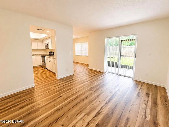 4th image of 411 Banana Cay Dr APT C