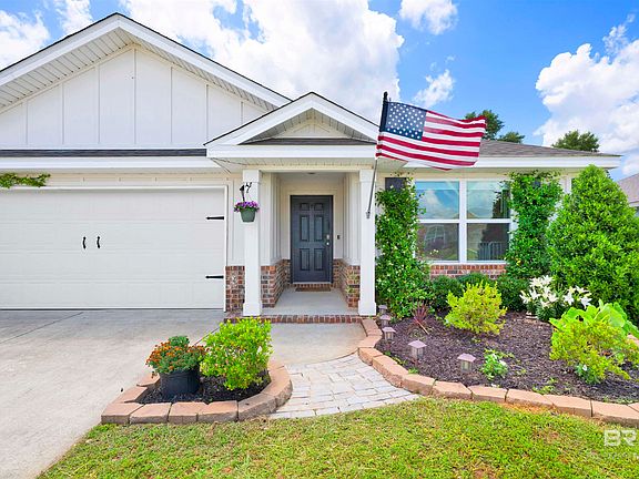 4th image of 26040 Gilmore Way