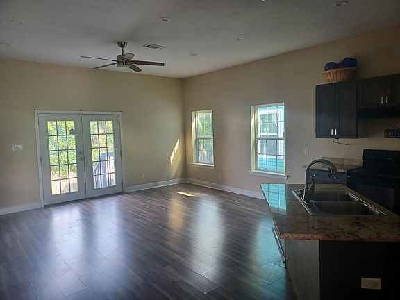 kitchen/Living room Combo