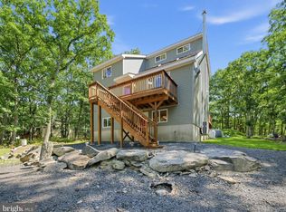 225 Whippoorwill Dr, Bushkill, PA 18324
