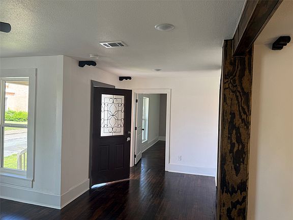 5th image of 309 W 8th St