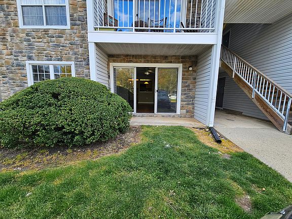 3rd image of 32 Holly Ct #32